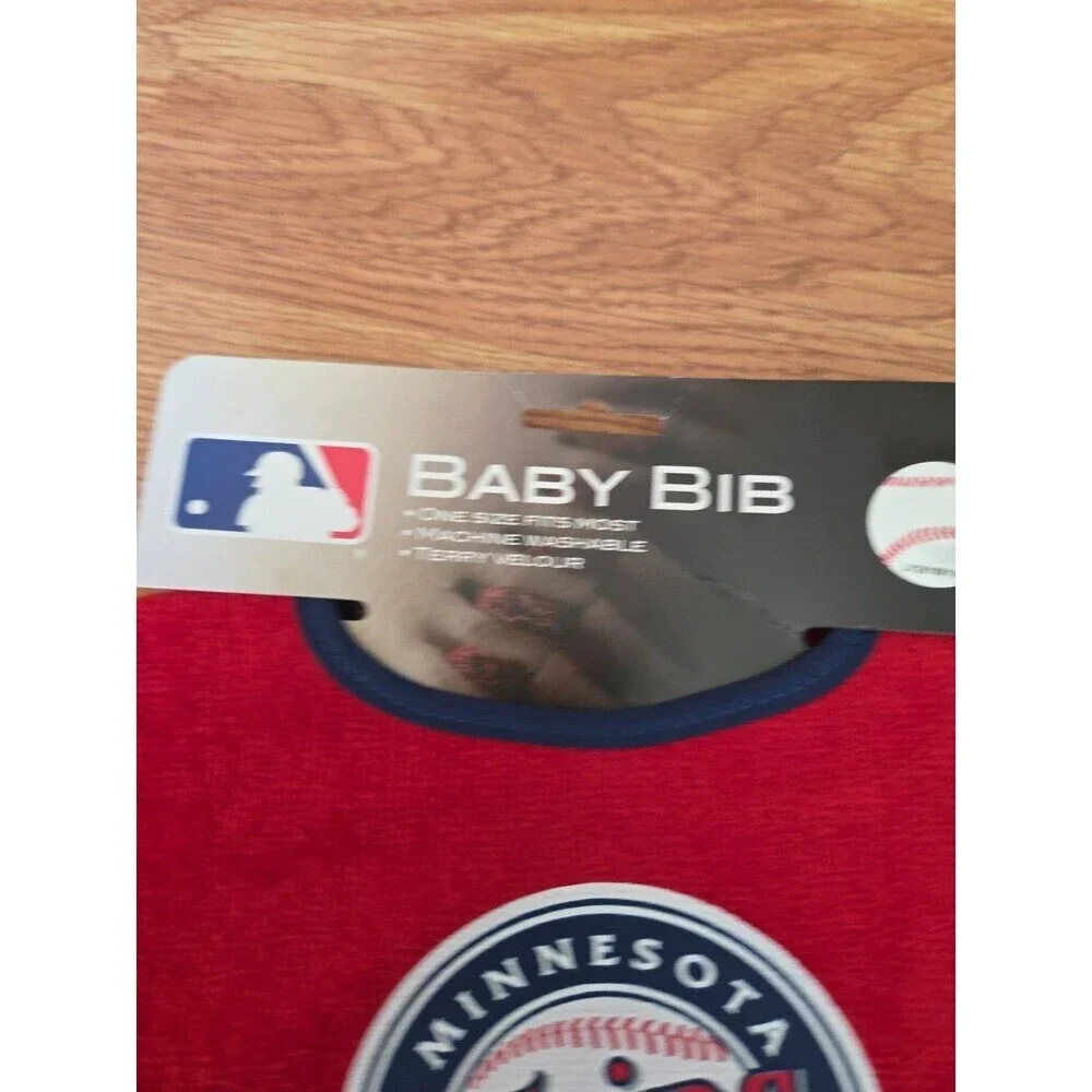 MLB Minnesota Twins Baby Bib Terry Velour Baseball NEW Machine Washable Red